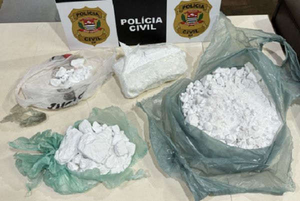 Casal de traficantes é preso com 5kg de cocaína em Monte Aprazível; veja vídeo - 