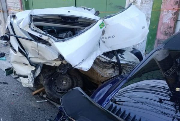 Motorista de Porsche de R$ 1 milhão bate em Sandero, mata um e foge  - 