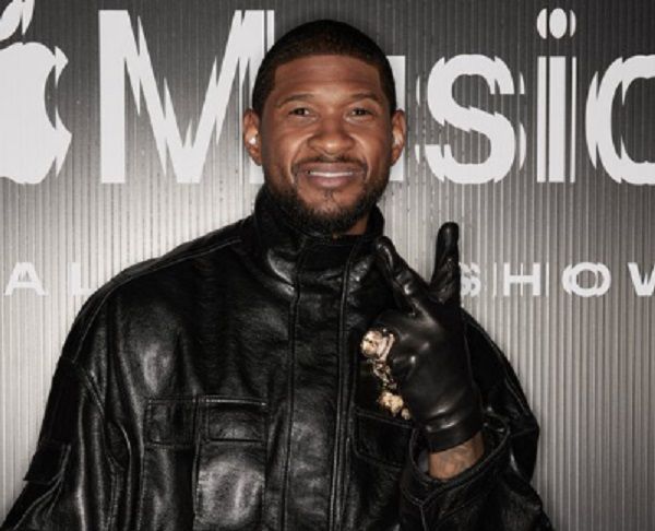 Usher levanta público no intervalo do Super Bowl com show repleto de convidados e sucessos - 