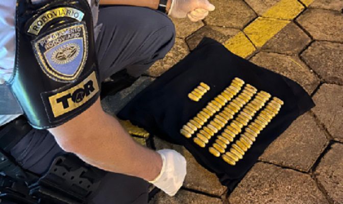 Polícia Rodoviária prende boliviano transportando cocaína na mochila - 